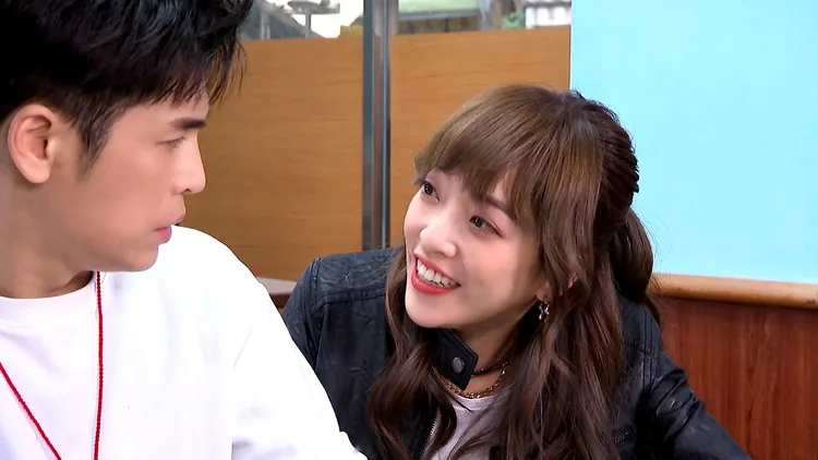 貝童彤（右）讚戲中的哥哥GINO是個暖男。三立提供