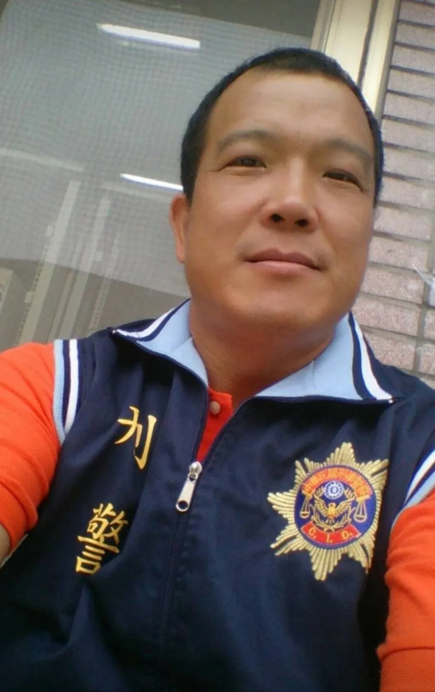 土城分局偵查隊鑑識小隊偵查佐劉啟瑞得知姊妹的困難,立即聯絡當地里長,取得熟識願意幫忙的禮儀公司。警方提供