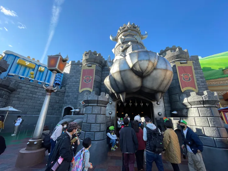 「瑪利歐賽車」是園區人氣遊樂設施。黃盈甄攝