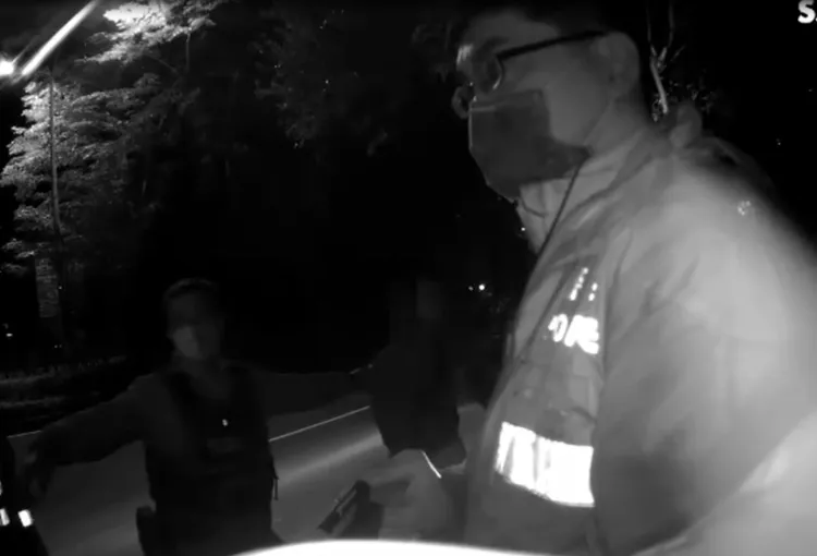 警方見馮嫌4人氣焰囂張大聲咆哮，當場噴灑辣椒水壓制。讀者提供