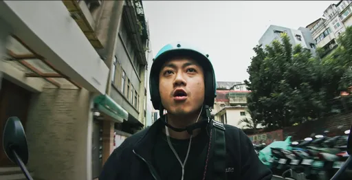 饒舌歌手成暴走外送員 吃掉客人食物還在門口便溺