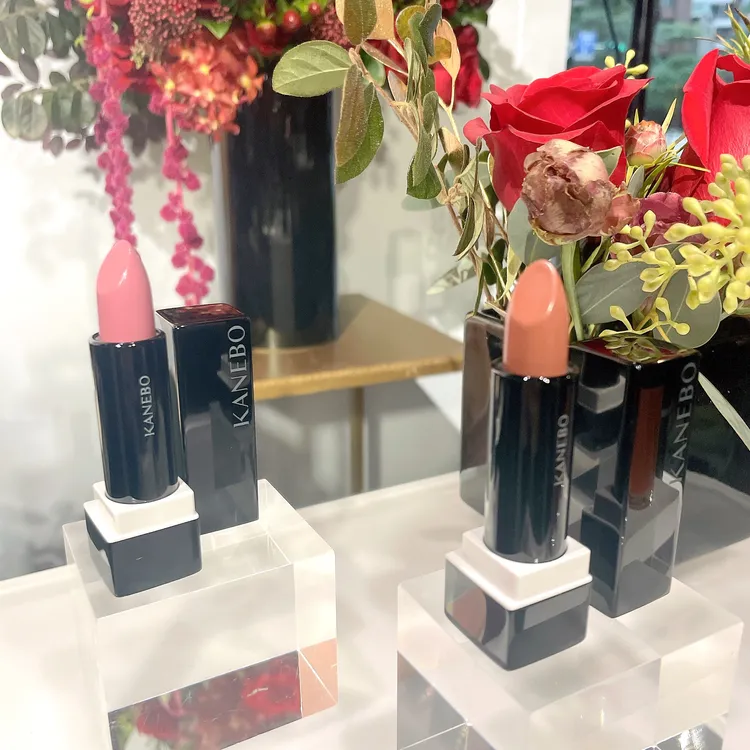 唯一無二唇膏#EX5 Smoky Orchid（左）、#EX6 Desert Red（右），各1390元。張家玲攝