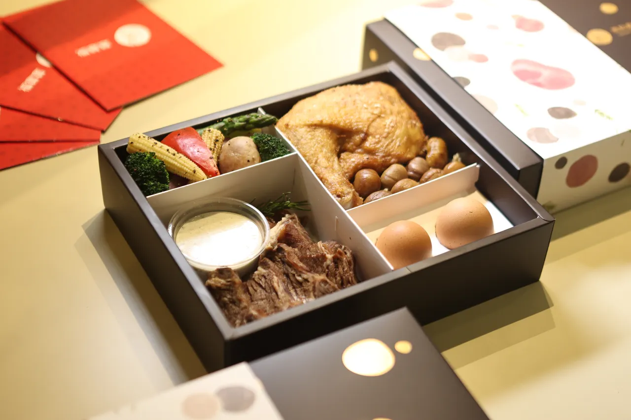 黑松露牛排彌月油飯禮盒,售價1380元。翁玉信攝
