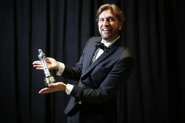 魯本奧斯倫開心拿獎。CATCHPLAY提供