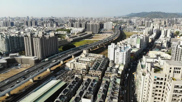 台74沿線為房價指標。資料照片