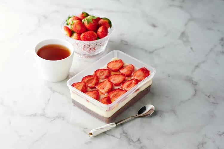 草莓奶醬蛋糕，售價180元。業者提供