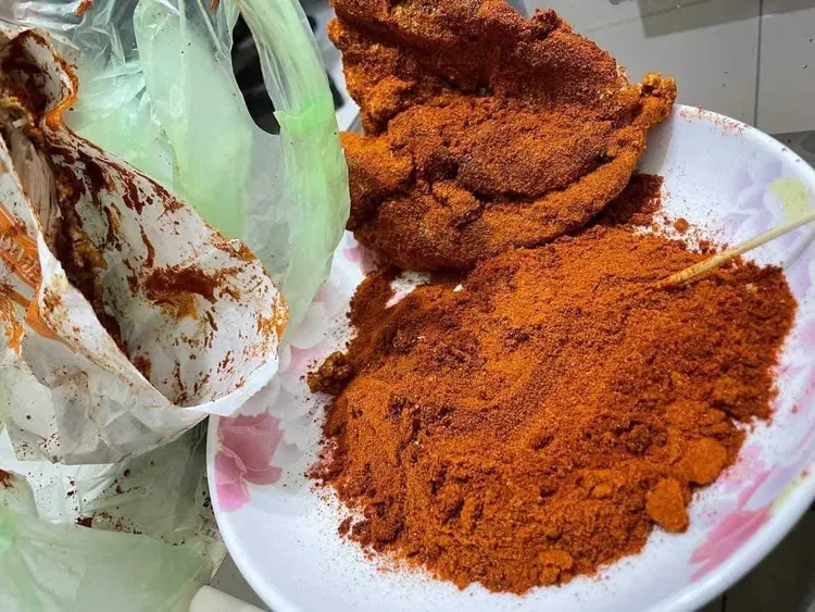 不少人說賺到了，求店名「買辣粉送雞排的概念！」翻攝臉書「爆廢公社」