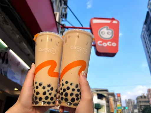 就在今天!CoCo鮮奶茶第2杯0元、星巴克紅絲絨新品開賣