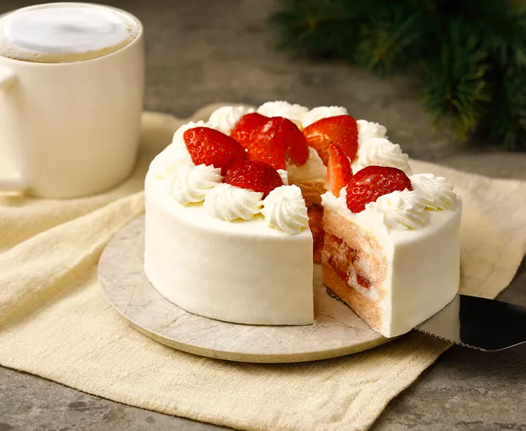 5吋草莓香緹蛋糕同步回歸開賣。業者提供