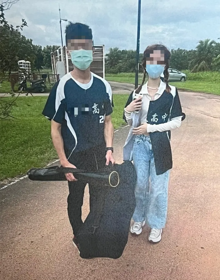 糊塗高中生最後由警方協助將球具找回。警方提供
