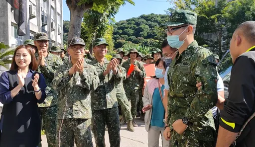 三十而立永不放棄 鋼鐵傘兵秦良丰生日返營同慶