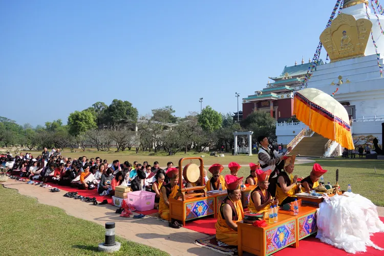 今年特別將台南傳統宴王文化融入佛教供佛典儀中。寺方提供