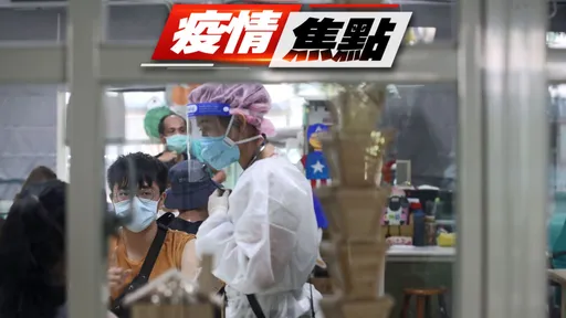 疫情連2天升溫!今本土14230死亡24 20多歲男2度染疫嘔吐有血住院當日逝