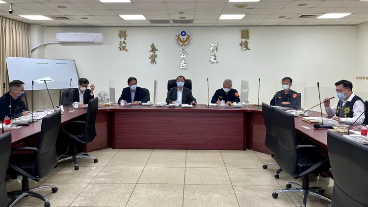 警政署長黃明昭(中)昨至台南市警局參與專案會議。警方提供