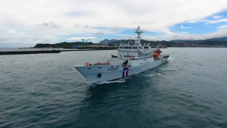 彰化艦搭載中科院開發的鎮海武器系統及熱顯像系統，可強化海上嚇阻及搜救效能。海巡署提供