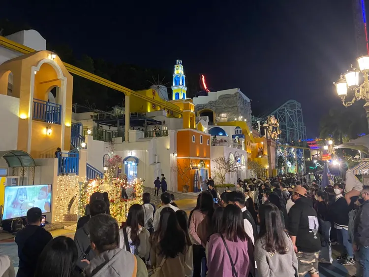 義大遊樂世界跨年夜延長營業到晚間八點。義大世界提供