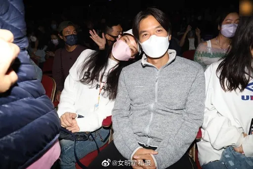 野生舒淇朝聖陳奕迅演唱會超可愛舉動曝光 歌迷興奮喊「女神就坐我後面」