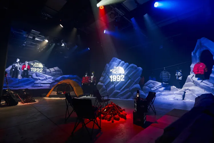 THE NORTH FACE Nuptse 30周年傳奇盛典展場特地打造成高山野營的場景。品牌提供