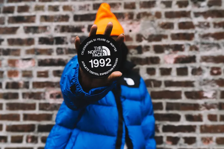 1992 Nuptse羽絨外套30周年紀念款都綴飾有30周年限定袖章。品牌提供