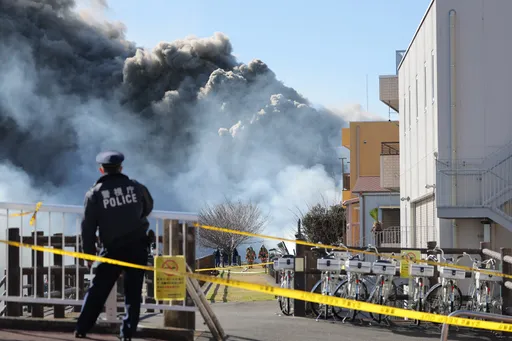 東京化工廠大火延燒5建物 民眾驚「爆炸聲震耳欲聾」