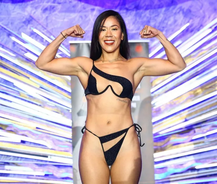 最辣人妻拳擊手烏賓娜過磅時走「極簡主義環保風」，布料省到不能再省，性感到不能再性感。翻攝Instagram/Sulem Urbina