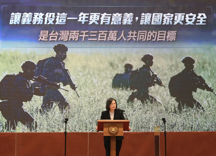 蔡英文今拍板兵役延長至1年。莊宗達攝