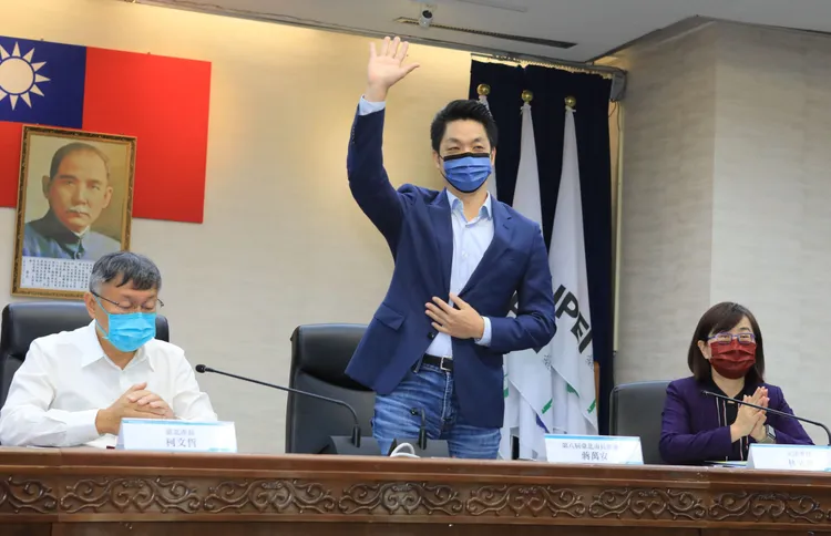 台北市長柯文哲（左）、國民黨台北市長候選人蔣萬安。莊宗達攝