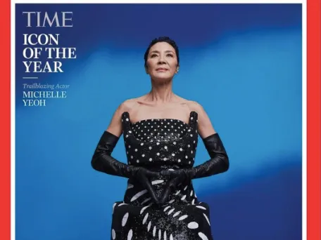 楊紫瓊登《時代》「年度人物」　喜曬12宮格封面照成亞裔女星第一人