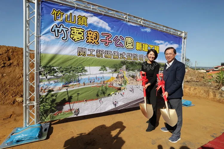 林明溱（右）即將卸任，將由許淑華擔任下屆縣長。南投縣政府提供