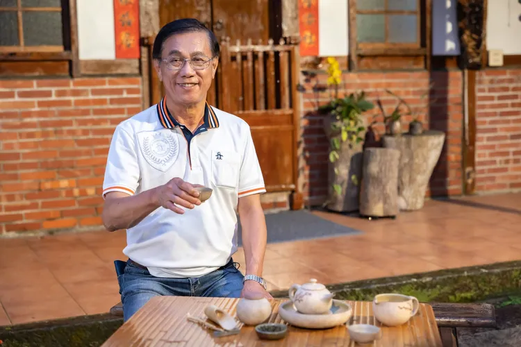 南投縣政府每年舉辦茶葉博覽會，縣長林明溱親自宣傳，因此有茶伯稱號。翻攝林明溱臉書