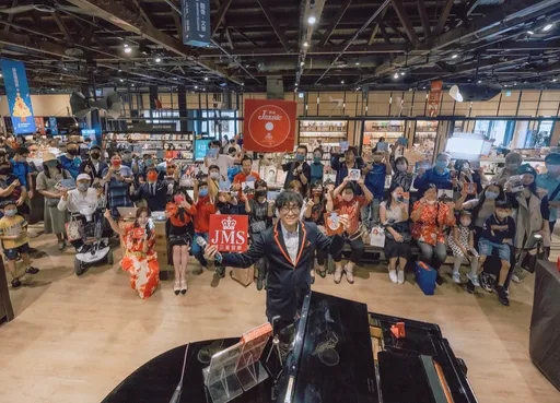 蔣三省高雄簽唱吸貴婦團追隨 攜兒子同台姊姊江玲現蹤