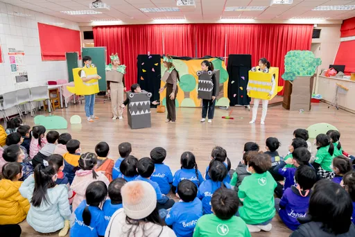 好萌!幼兒園小朋友當觀眾兼評審 明新科大幼保系成果展戲劇演出