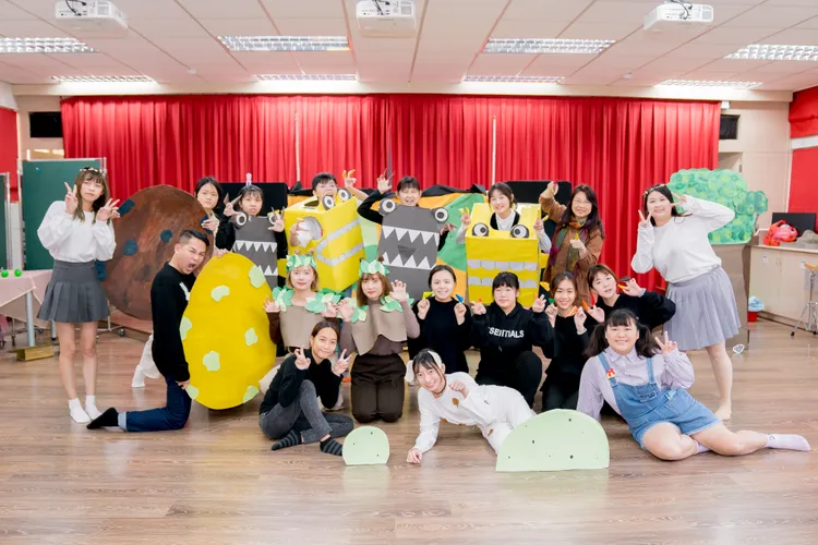 明新科大幼保系就業學程在學期末舉行成果展，以戲劇演出展現教學成果。明新科大提供