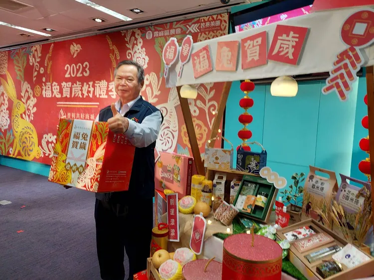 農業局長蔡精強介紹2023年「福兔賀年禮」內容。曾雪蒨攝