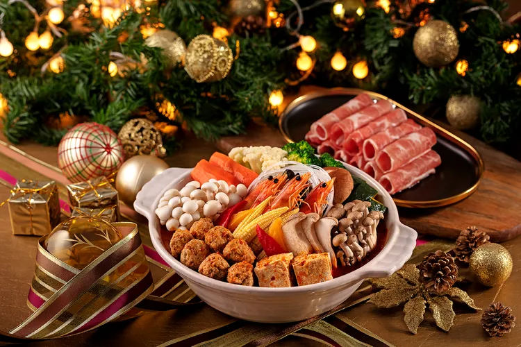 主打大馬美食的「金爸爸PappaRich」，今年聖誕節為賓客呈現「大馬嘉年華叻沙鍋」。業者提供