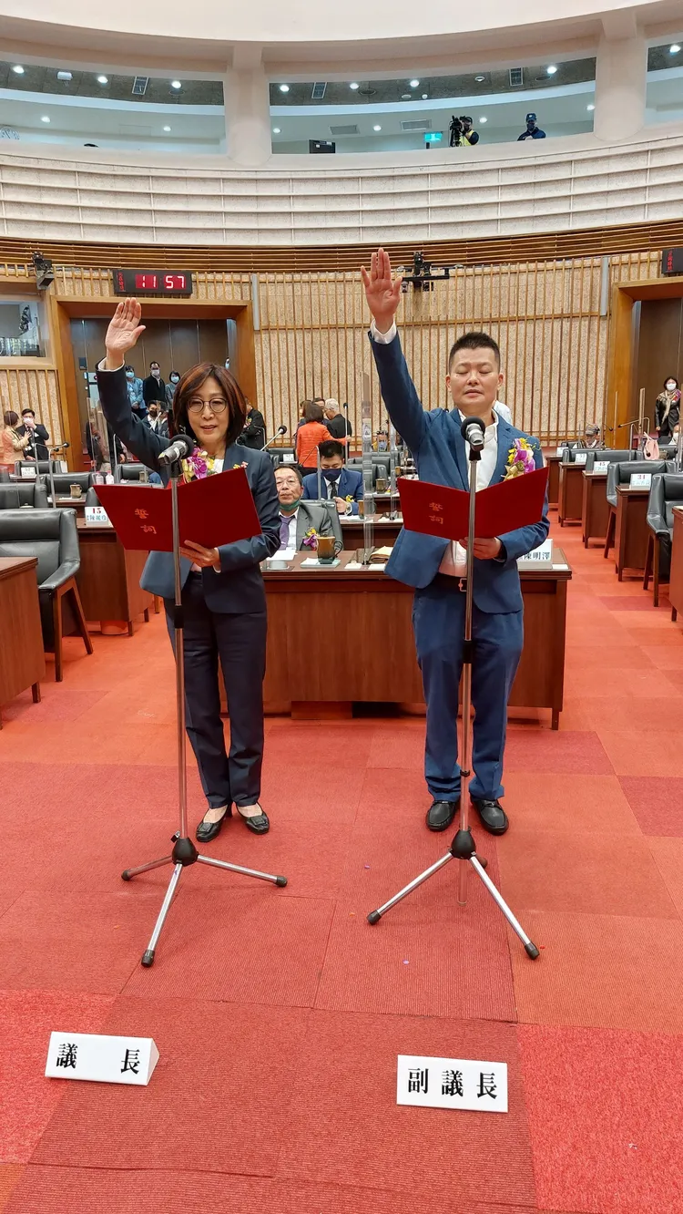 曾俊傑（右）與康裕成搭檔參選高市議會正副議長，前天順利當選副議長。資料照片