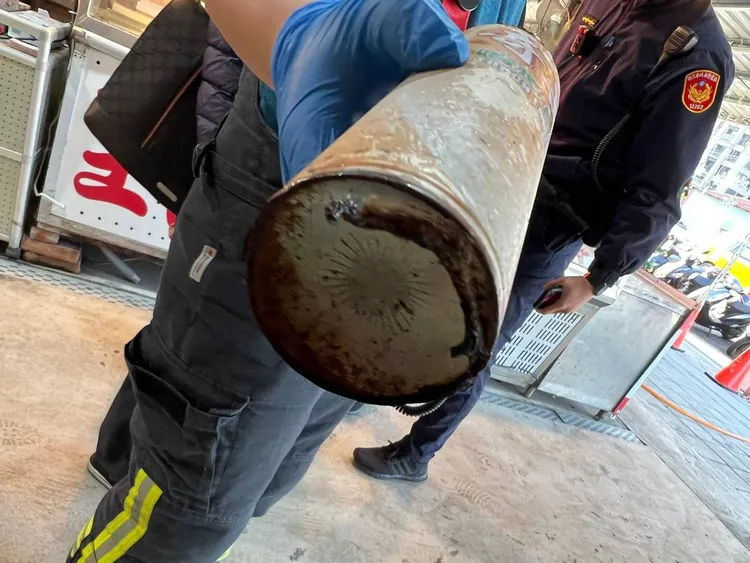 瓦斯外漏的噴燈罐。翻攝畫面