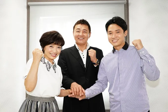 渡邊徹（中）和太太榊原郁惠（左）、兒子渡邊裕太曾一起演出朗讀劇。翻攝日本放送