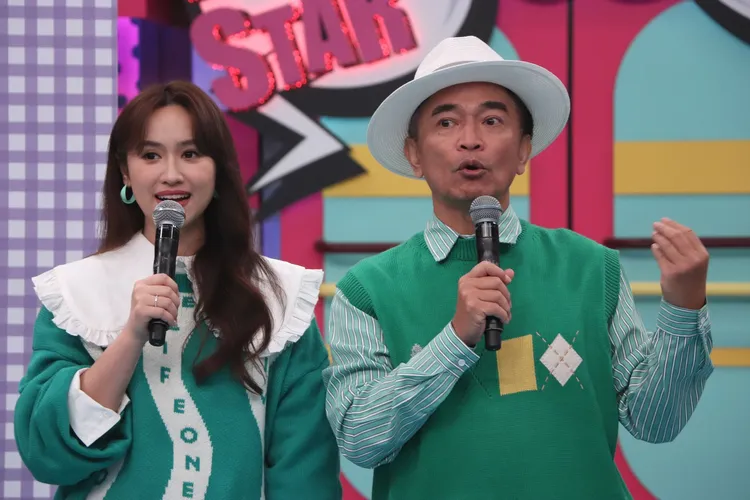 吳宗憲（右）、Sandy苦勸瑤瑤。中天提供