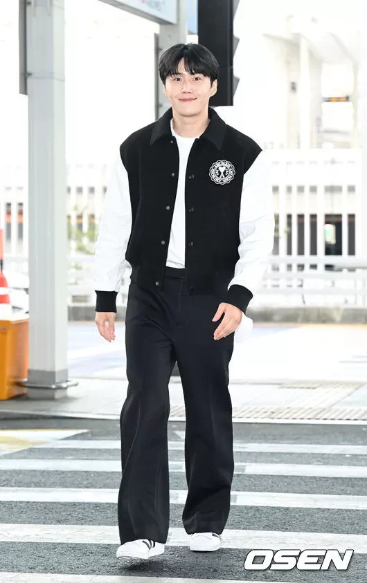 金宣虎1年多沒有出現在鏡頭下，依舊帥氣。翻攝OSEN