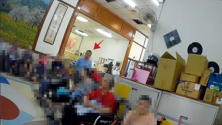 記者前往求證時，老人養護中心一名男子疑似負責人，他出來應對時表示已進入司法程序，記者若有問題請詢問律師。張喆喜攝