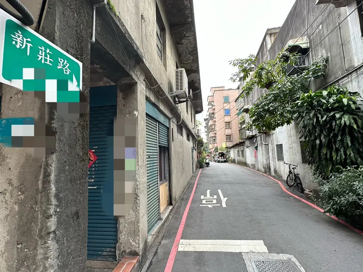 案發地點緊鄰新莊老街，當地人議論紛紛。曾佳俊攝