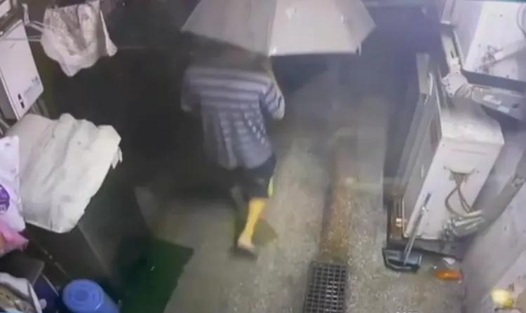 彭姓男子雖然步行，行蹤仍被掌握。翻攝畫面