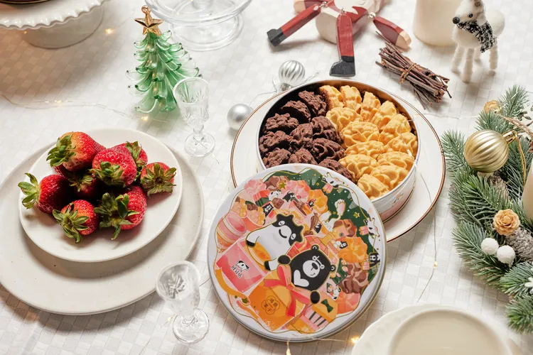 「黑熊戀乳曲奇餅」即日起於鮮乳坊官網限量販售中，可選擇獨享原味、分享雙色及共享三色，宅配到家即可享用！