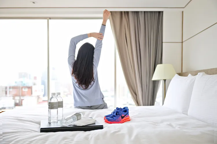 台北晶華酒店「#跑動臺北」住房專案，每房10680元起，賽事當天安排專車接送至起跑點，並享延至住宿禮遇。晶華酒店提供