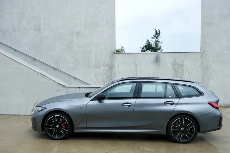 3系列旅行車的側影向來迷人，小改款後也不例外。陳志淵攝