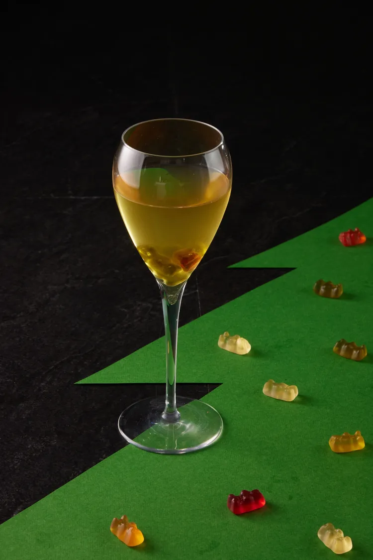 由世界調酒大賽台灣冠軍設計的聖誕特調「哈瑞寶的聖誕節」只在「最肉」喝得到。業者提供