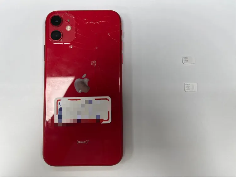 警方查扣張男聯絡上游所用的手機。警方提供