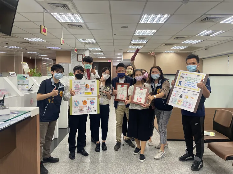 板橋分局跟銀行連線防止詐騙。 警方提供