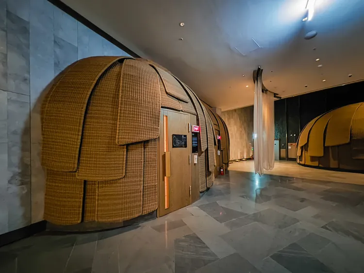 不可錯過用現代設備演繹傳統韓式蒸浴的汗蒸幕，裡頭設計了紅土室、鹽室、柏樹室、冰室等4種溫度的汗蒸房，還能洗浴三溫暖。田欣雲攝